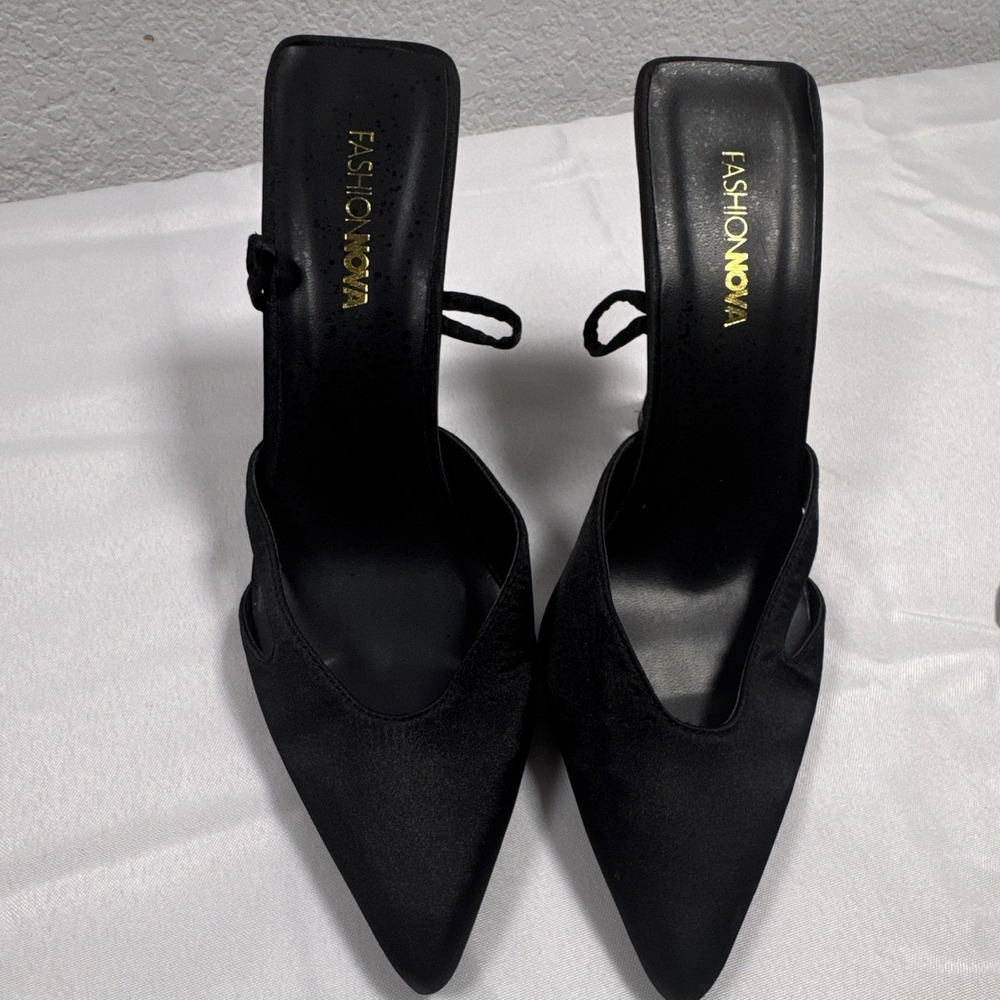 Fashion Nova Black Faux Suede Pointed Toe Strappy Ankle Wrap Heels Size 7
